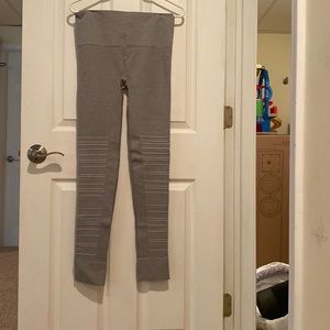 NWT Blanqi Dove Gray Hipster Cuffed Leggings size M